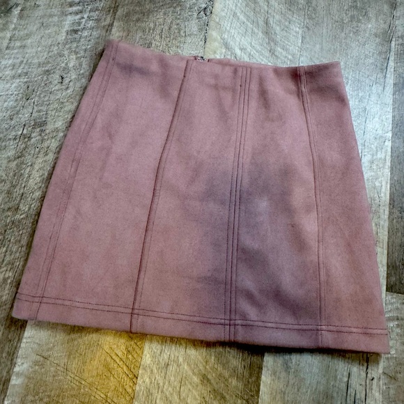 Shinestar size SMALL suede look mini, rose pink zip back * tiny pull lower front - Picture 1 of 11